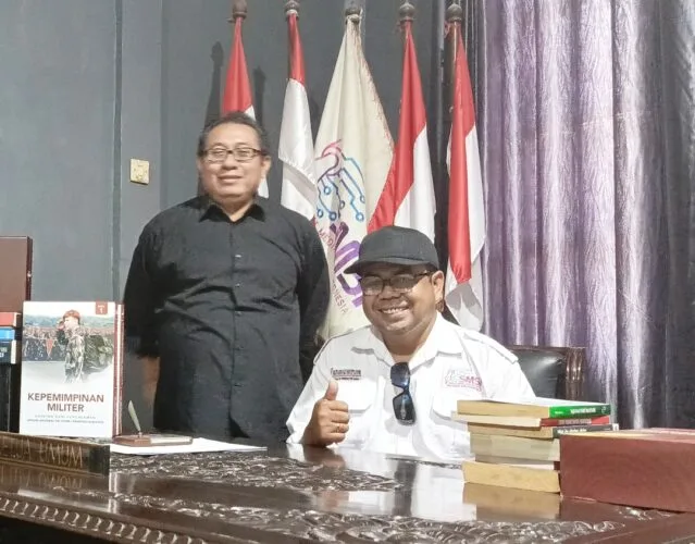 Ket. Foto: Jose Bataona Sekretaris SMSI NTT bersama Ketua Umum SMSI Pusat