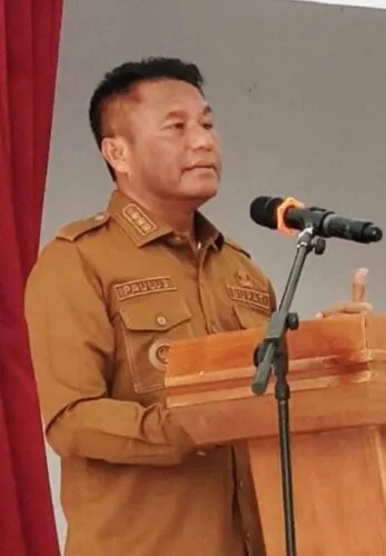 Bupati Rote Ndao Paulus Henuk,S.H.