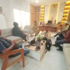 Bupati Rote Ndao audiensi para wartawan di ruang kerjanya